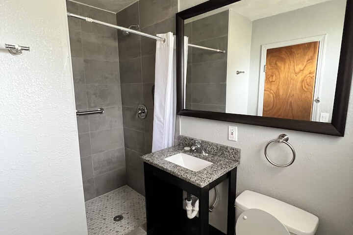 Room 14 of 25