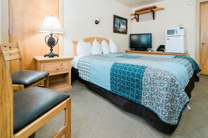 Room 11 of 18