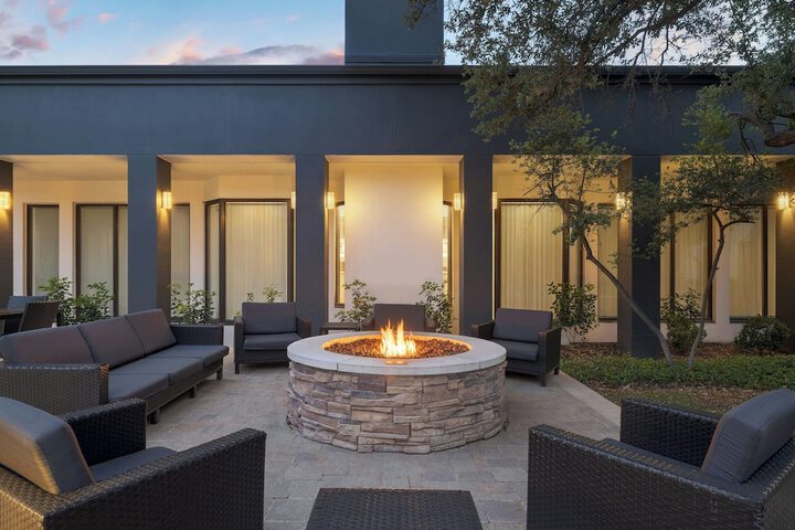 Courtyard by Marriott Dallas-Fort Worth / Bedford