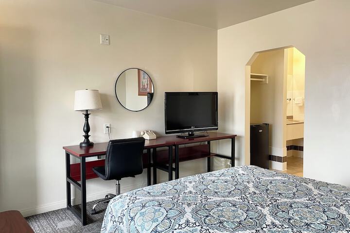Room 13 of 16