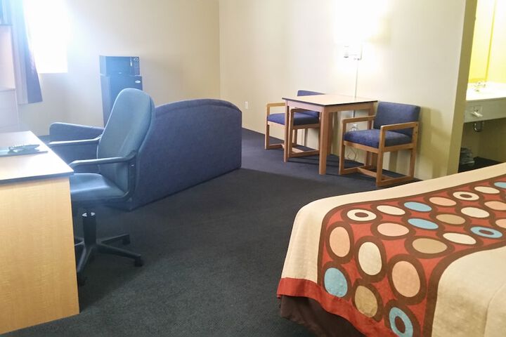 Room 5 of 17