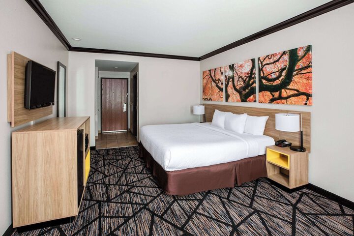 Room 22 of 42