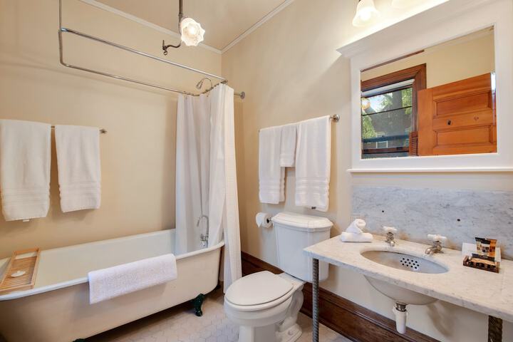 Room 30 of 48