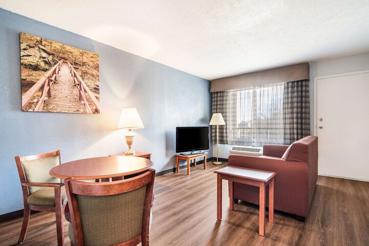 Room 32 of 75