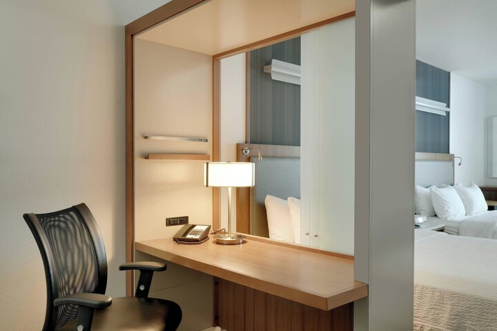 Room 17 of 28