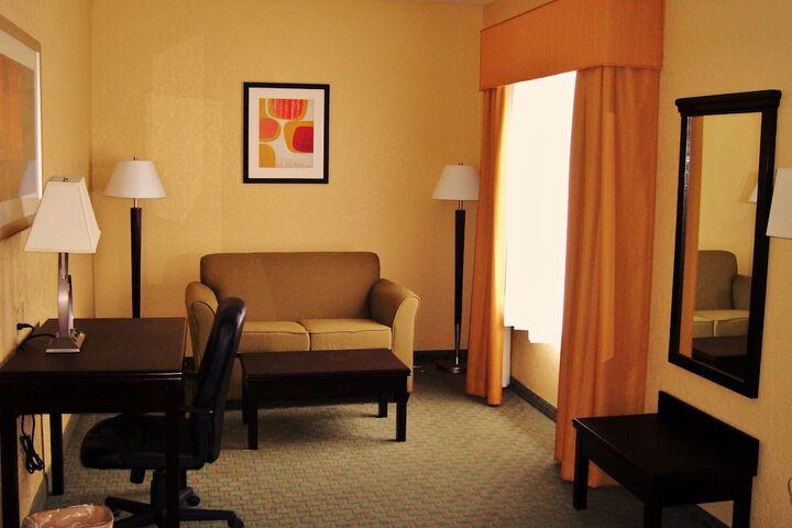 Room 14 of 36