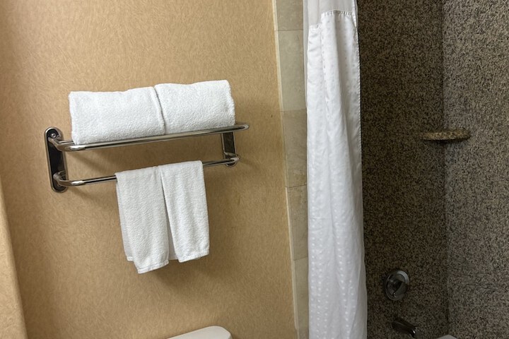 Room 32 of 40