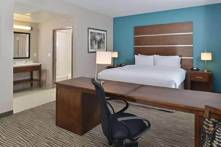 Hampton Inn & Suites Des Moines Downtown
