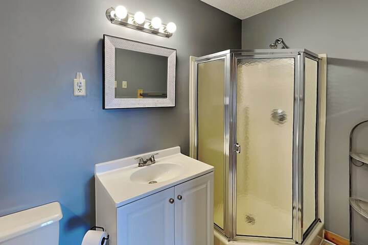 Sunplace 30 by Taylor Made Deep Creek