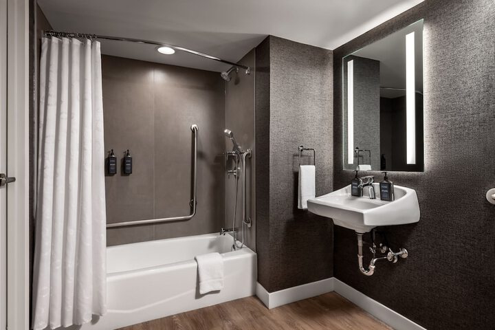 Sheraton Gateway Hotel in Toronto International Airport