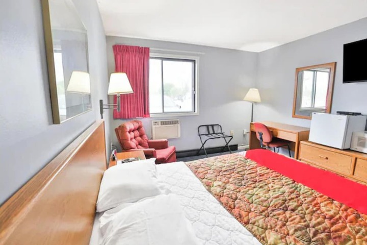 OYO Hotel Pipestone MN Canterbury Park