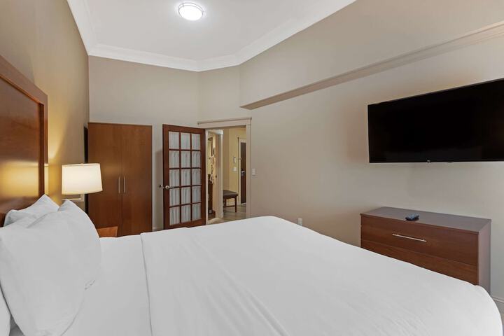 Room 27 of 52