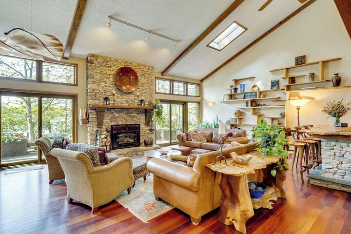 Luxe Poconos Pines Home w / Beach + Amenities!