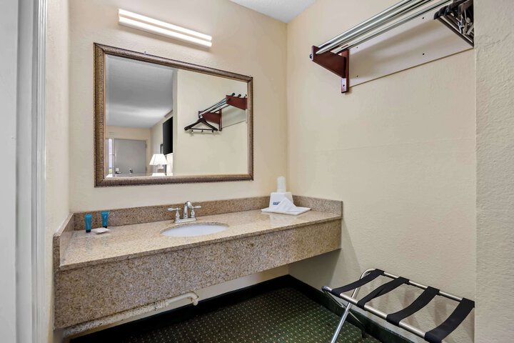 Room 26 of 34