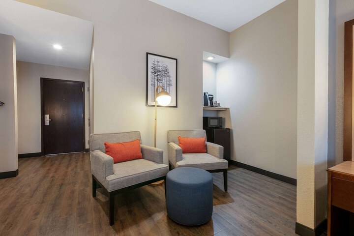Room 25 of 65