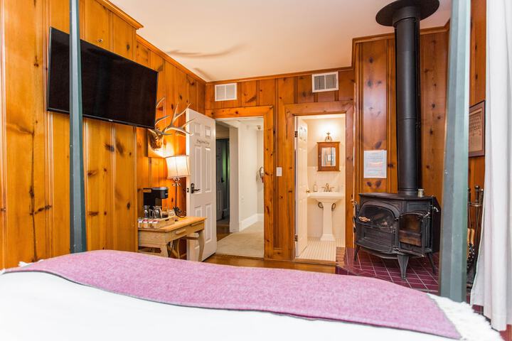 Room 105 of 127