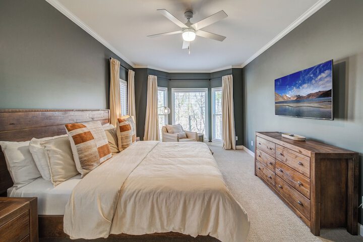 Lux Mountain Home! Golf / Lake/ EV / Game Room