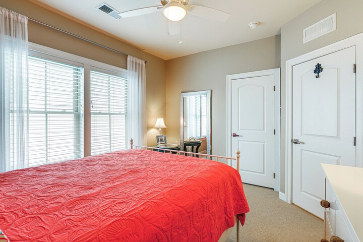 Furnished Outdoor Space: Family Home in Ocean View