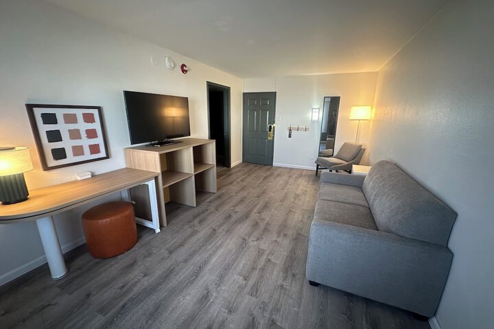 Room 8 of 41