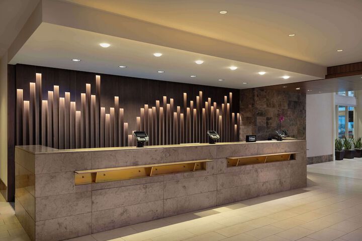Hilton Indianapolis Hotel & Suites