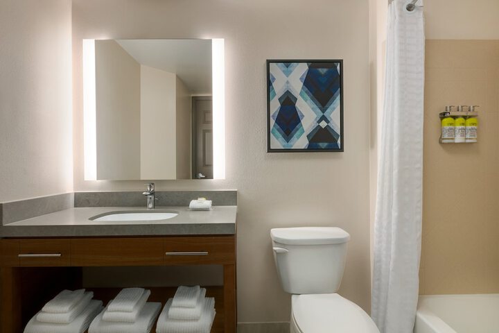 Room 25 of 48