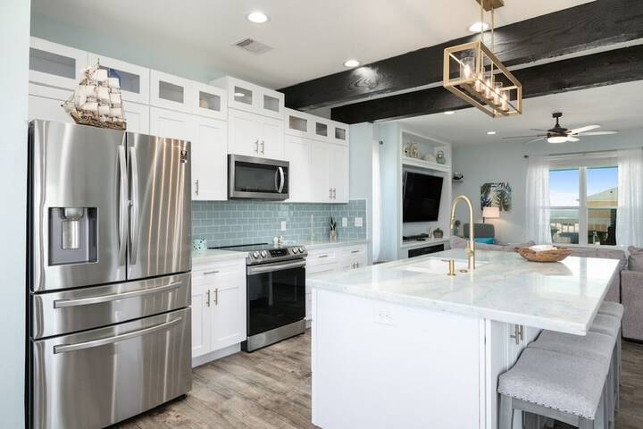 Sunrise Paradise 3 Bedroom Home by RedAwning