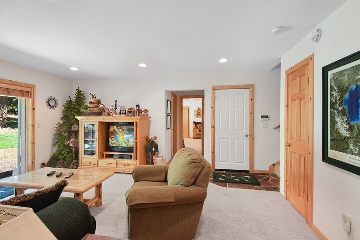 Room 11 of 16