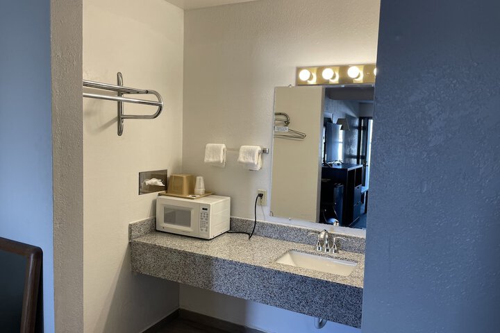 Landmark Inn