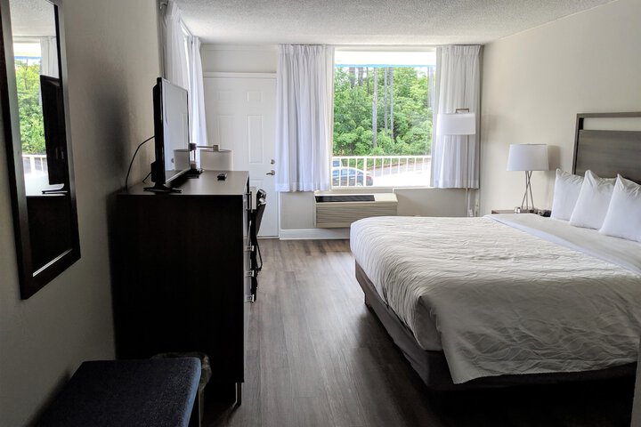 Room 17 of 38