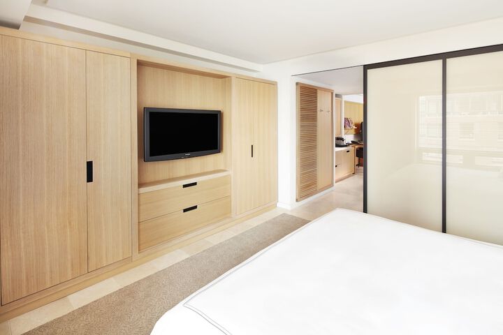 Room 52 of 111
