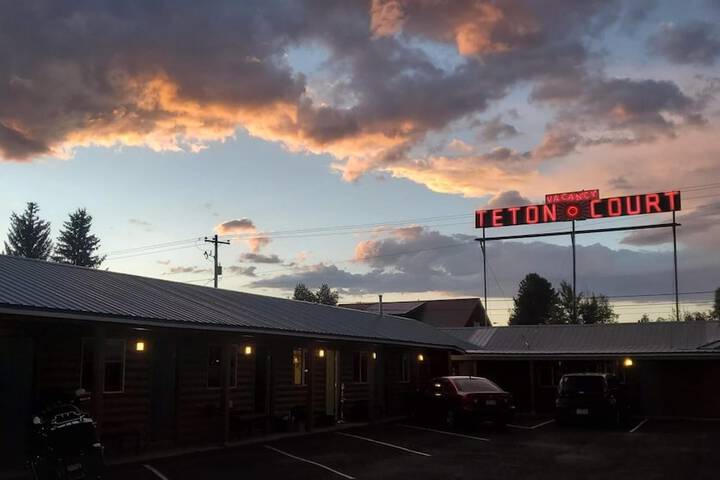 Teton Court Motel