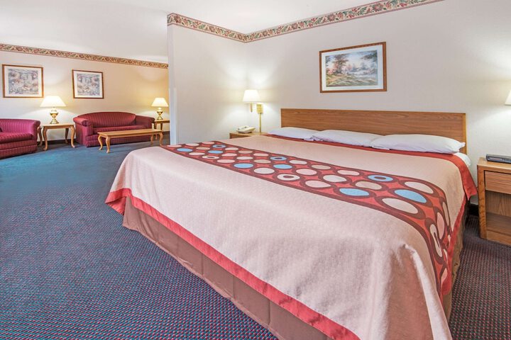 Room 9 of 32