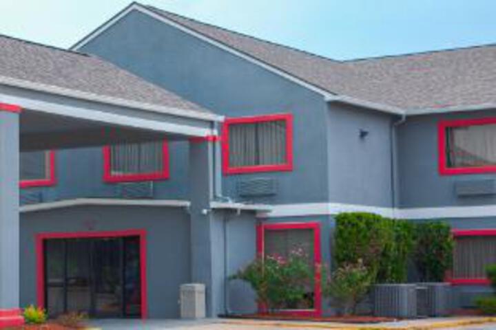 OYO Townhouse Donaldsonville - Gonzale