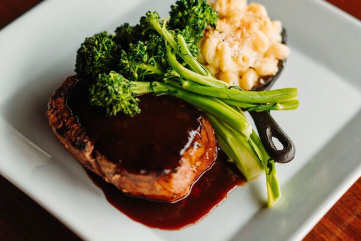 Dining 83 of 95