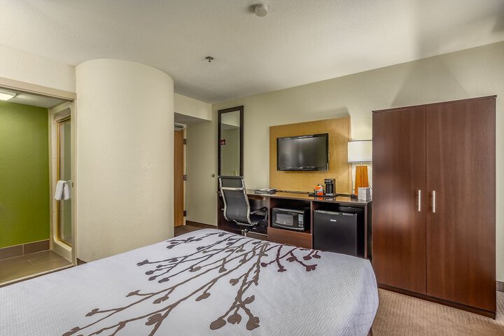 Room 25 of 58