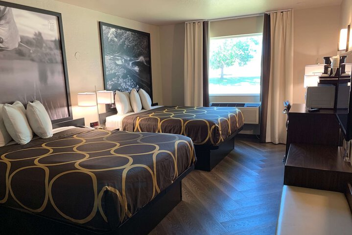 Room 11 of 18