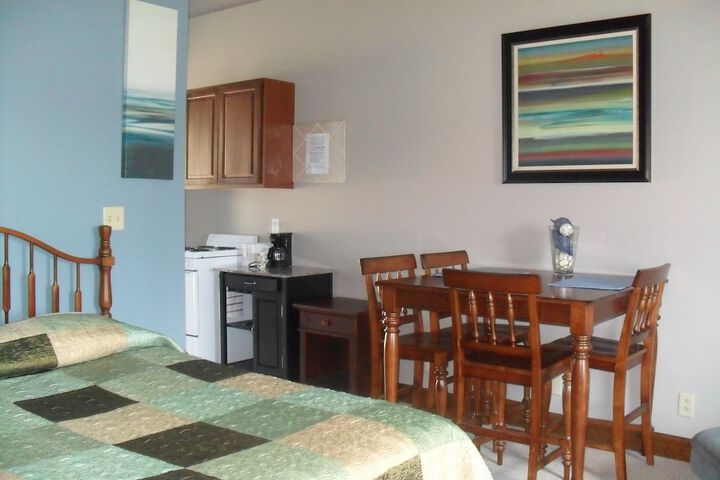 Spruce Hill Inn and Cottages