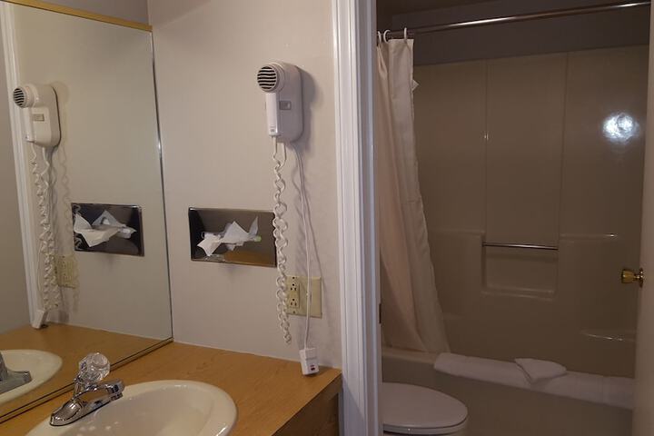 Captains Quarters Motel
