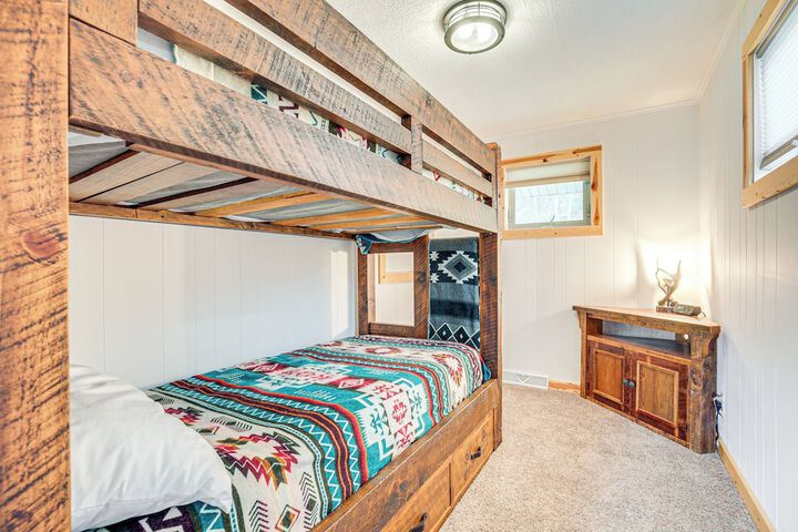 northwood Tours Escape w / Boat Dock Access!