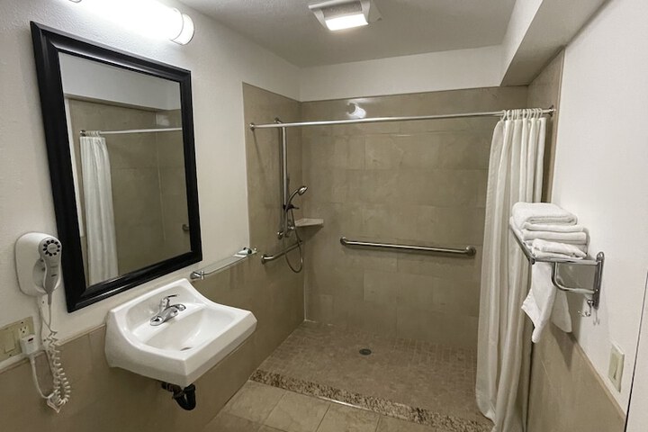 Room 40 of 48