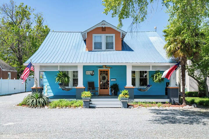 Island Guesthouse and Motel