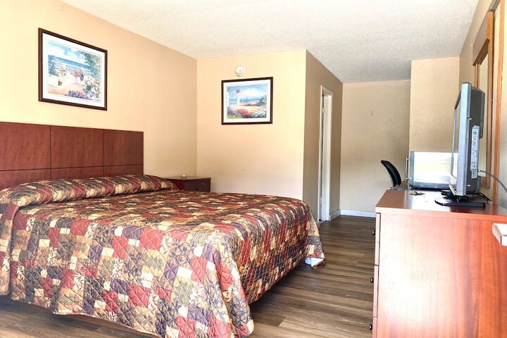 Room 5 of 10