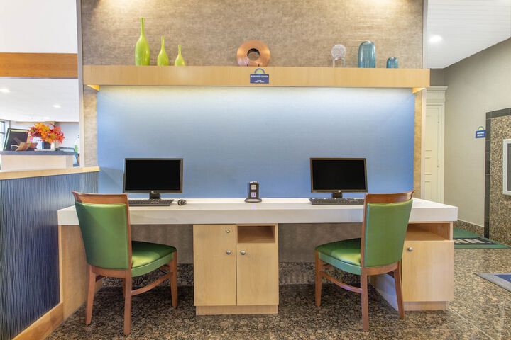 Business Center 25 of 26