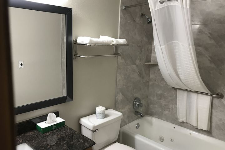 Days Inn by Wyndham Grove
