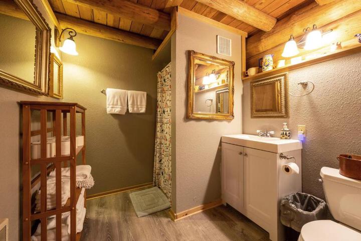 Rowland Log Cabin