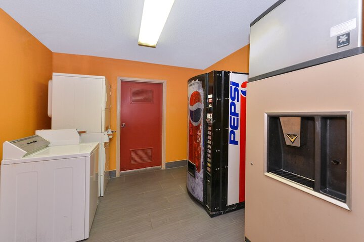 Red Roof Inn Cartersville–Emerson / LakePoint North