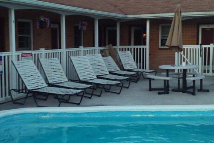 CORAL SANDS MOTEL