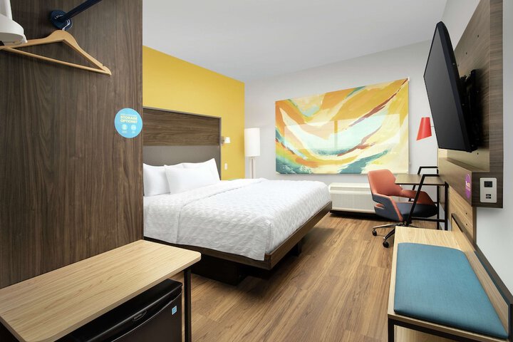 Room 13 of 33