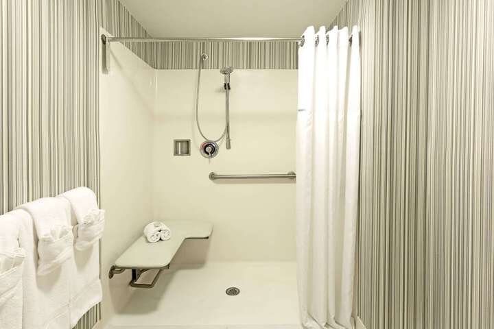 Room 28 of 39