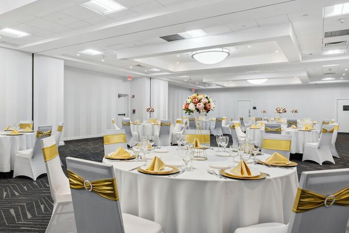 DoubleTree by Hilton New York JFK Airport